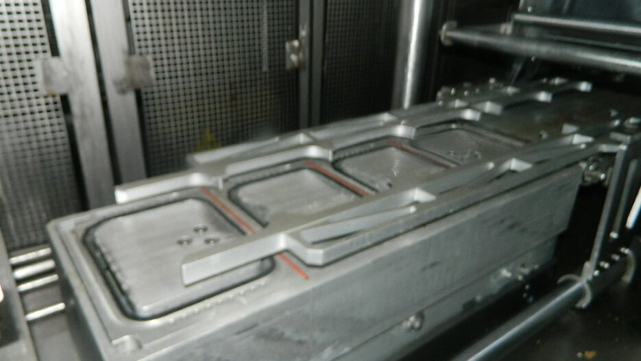 Operculeuse automatique MONDINI E380 VG de 2005