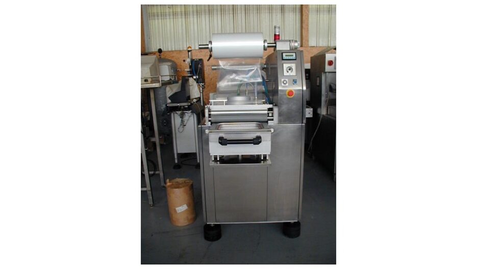 Operculeuse semi-automatique MECA 900 L